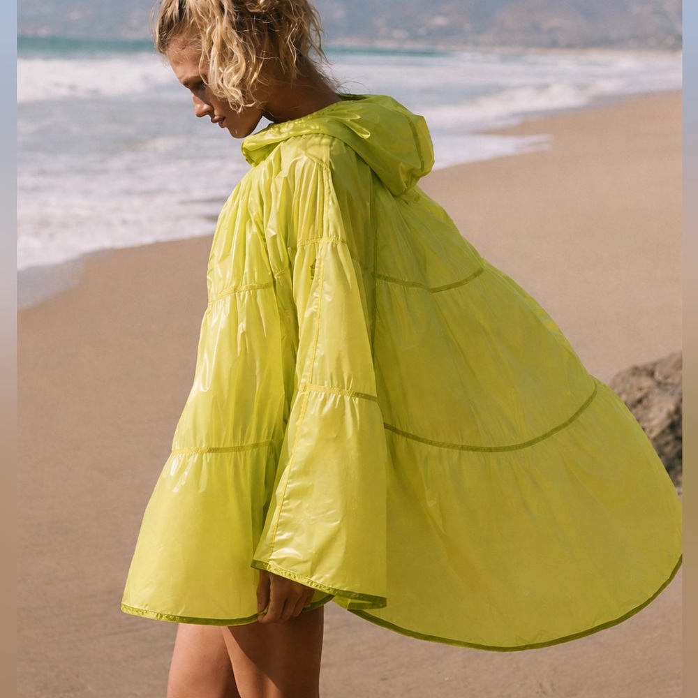 NWT FREE PEOPLE RAIN DROP PACKABLE PONCHO